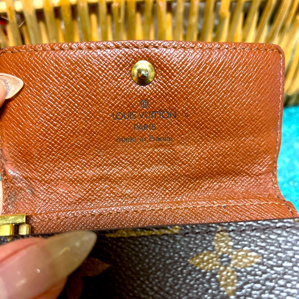 Louis Vuitton Authentic Monogram multiples 6 key case wallet